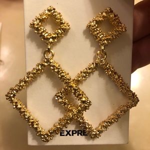 Super cute express gold square earrings
